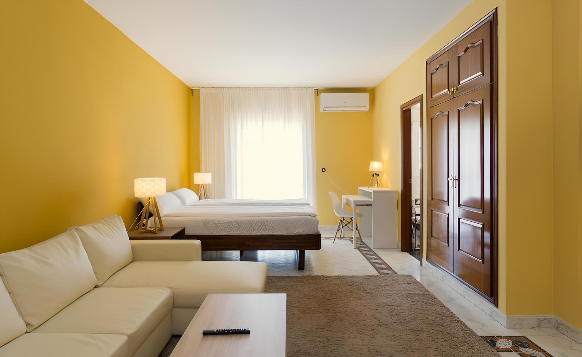 Executive Studio, 1 King Bed with Sofa bed, Balcony photo 3