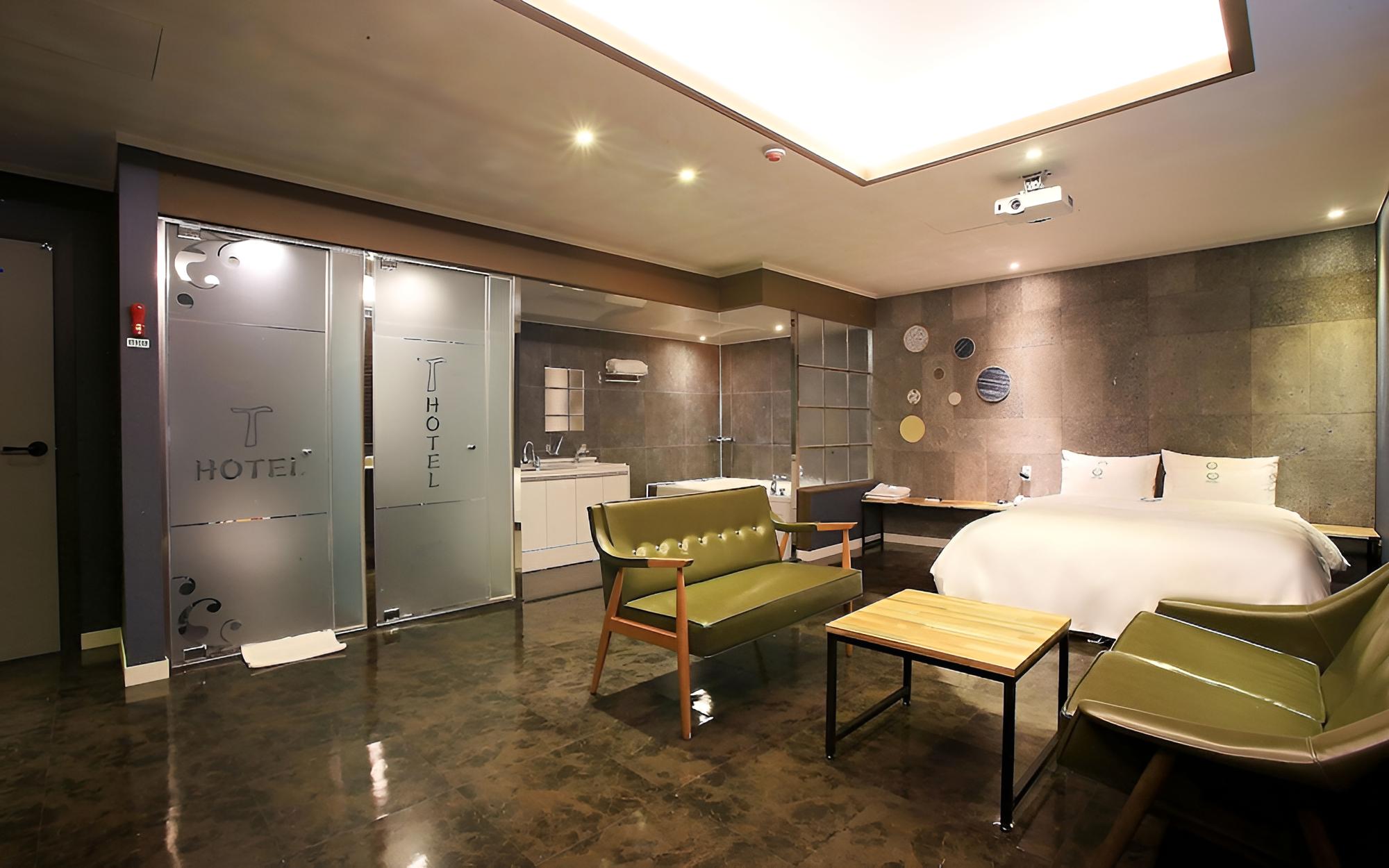 Room (VIP Cinema A (Netflix Wave Disney+ av) - Photo 14