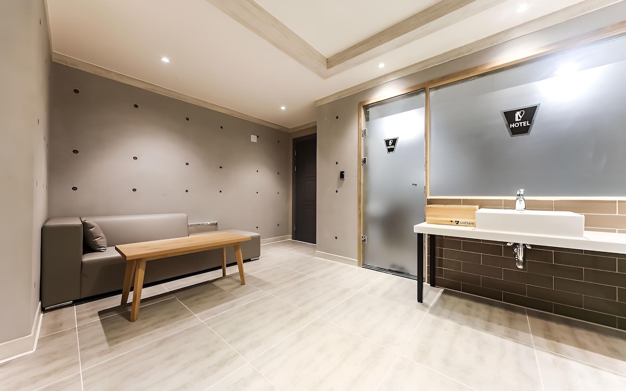 Room (Suite) - Photo 5