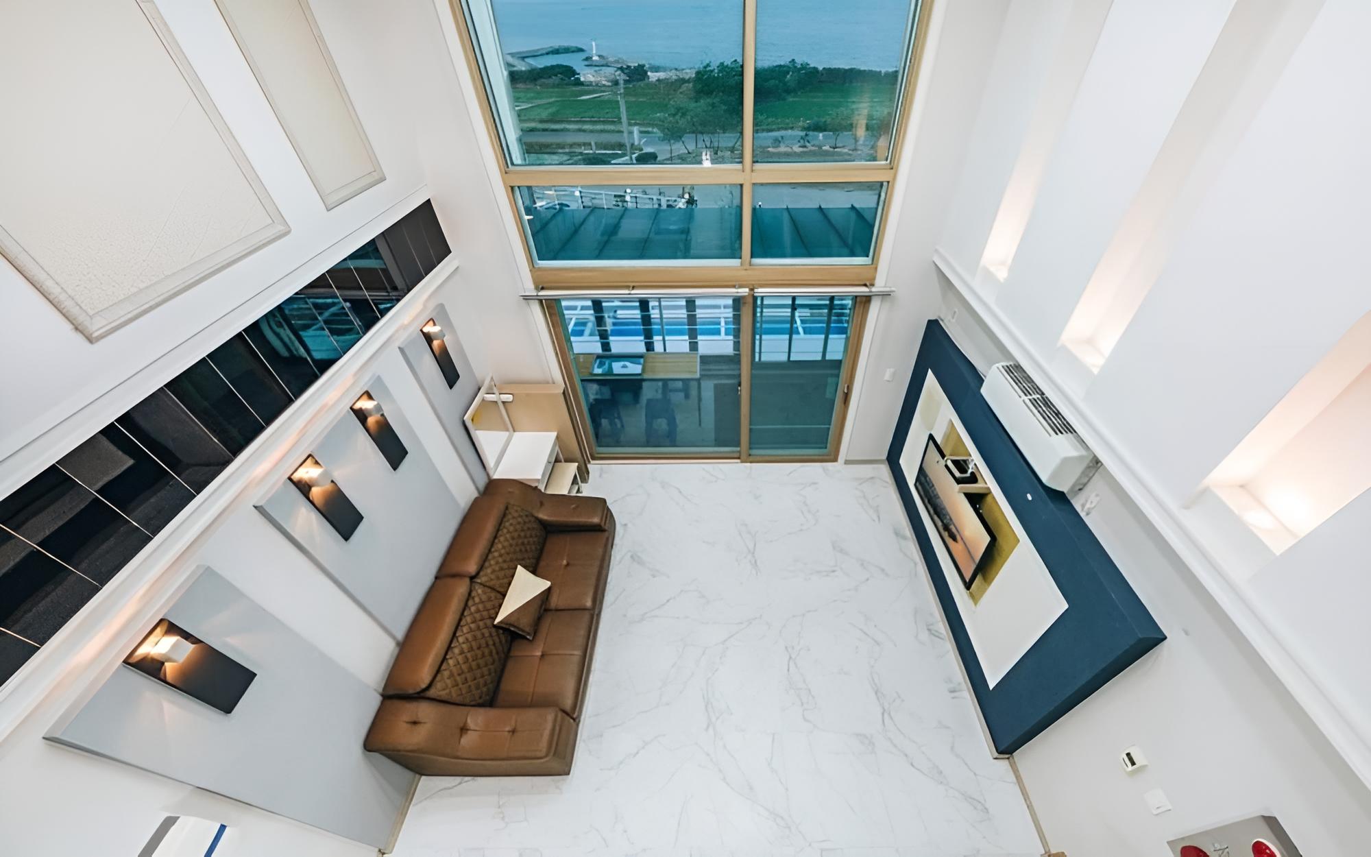 Room (Outdoor Pool Duplex Room 205)