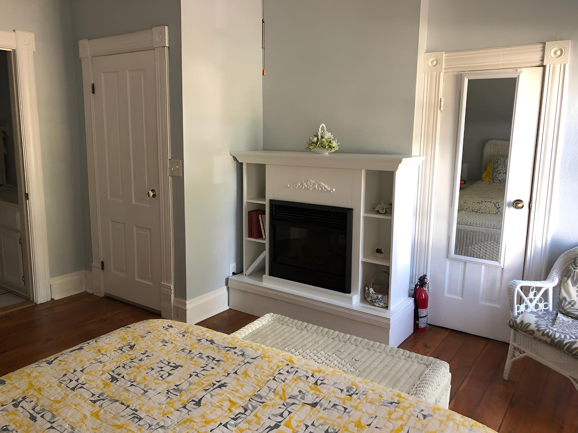 Standard Double Room, Ensuite (Wicker Room)