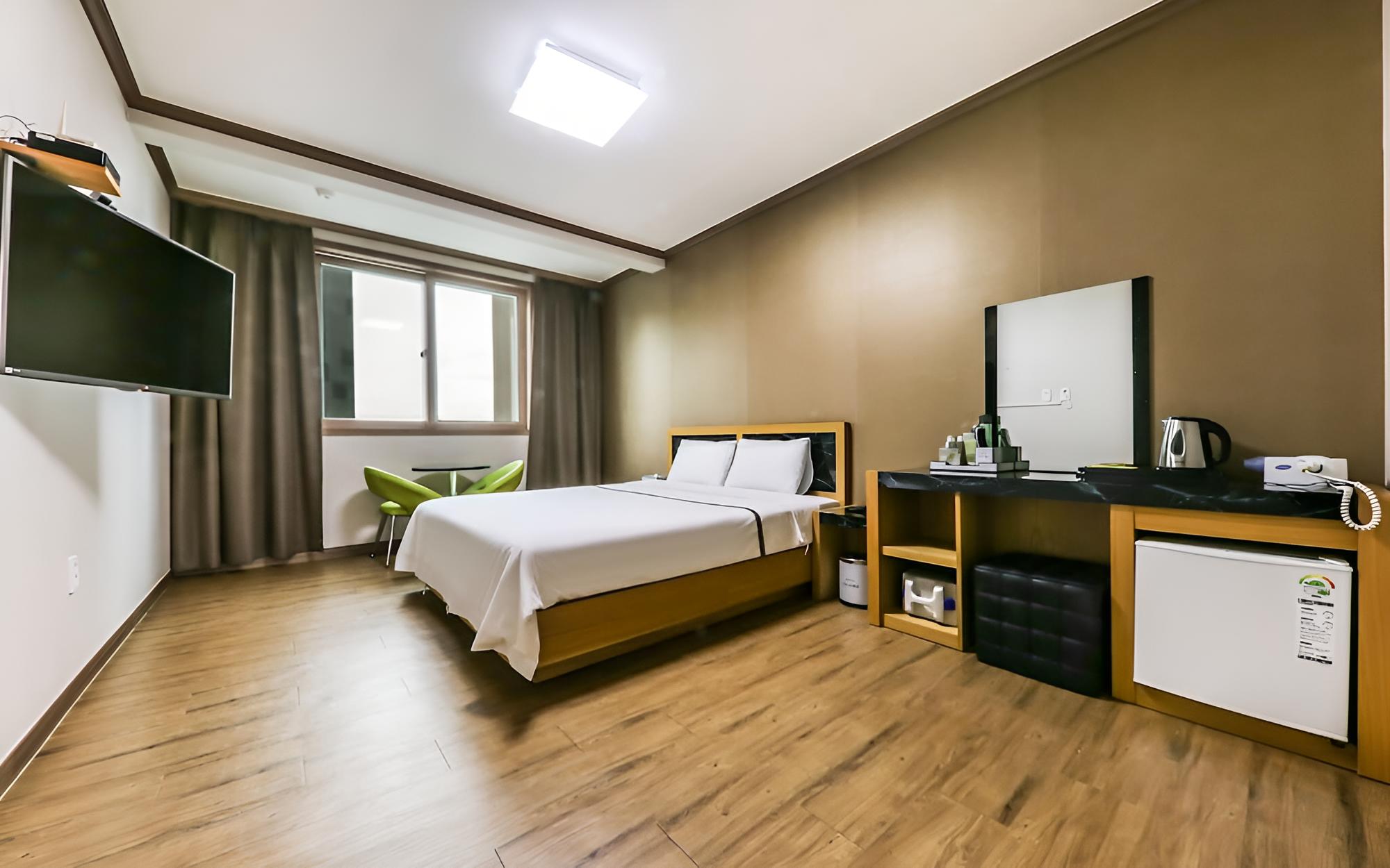 Room (Deluxe Double) - Photo 1