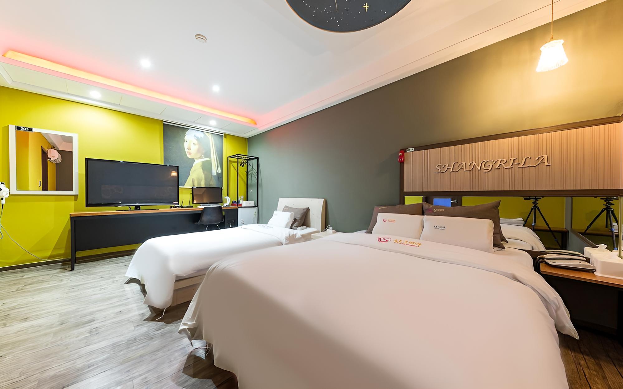 Room (Twin (Netflix Wave available Ace bed))