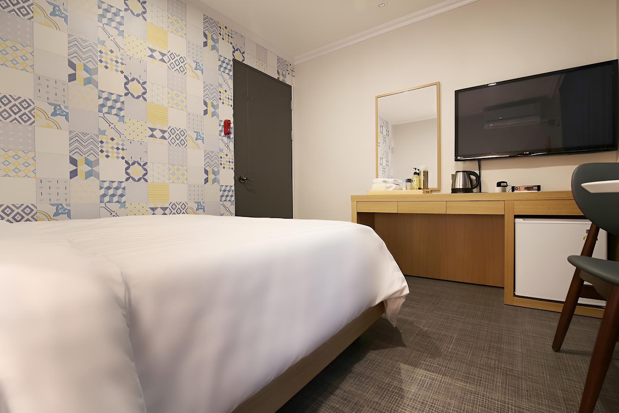 Room (Standard Room) - Photo 7