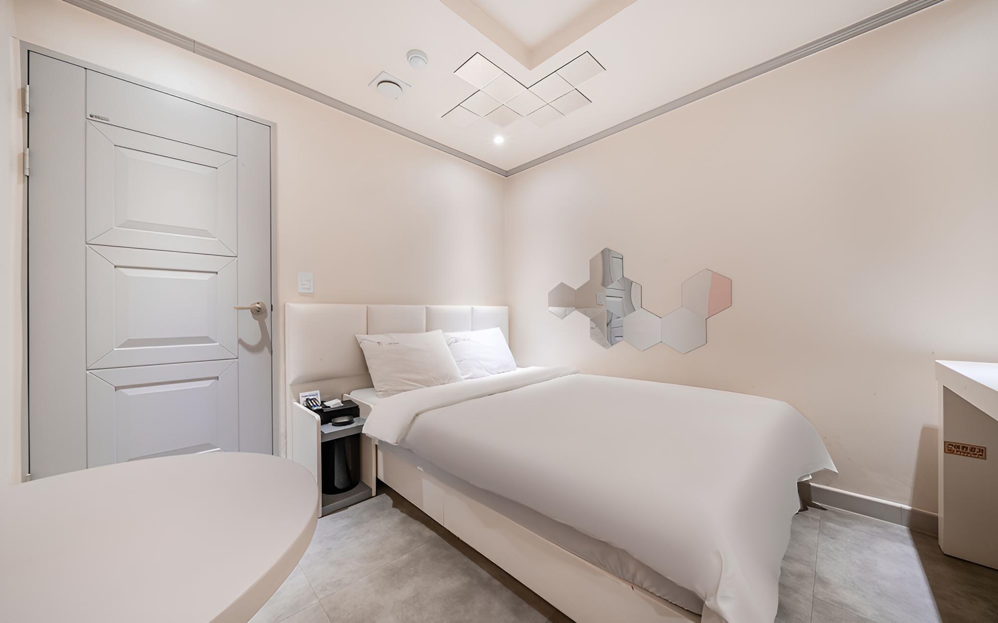 Room (Mirror Room - Random special price (R)