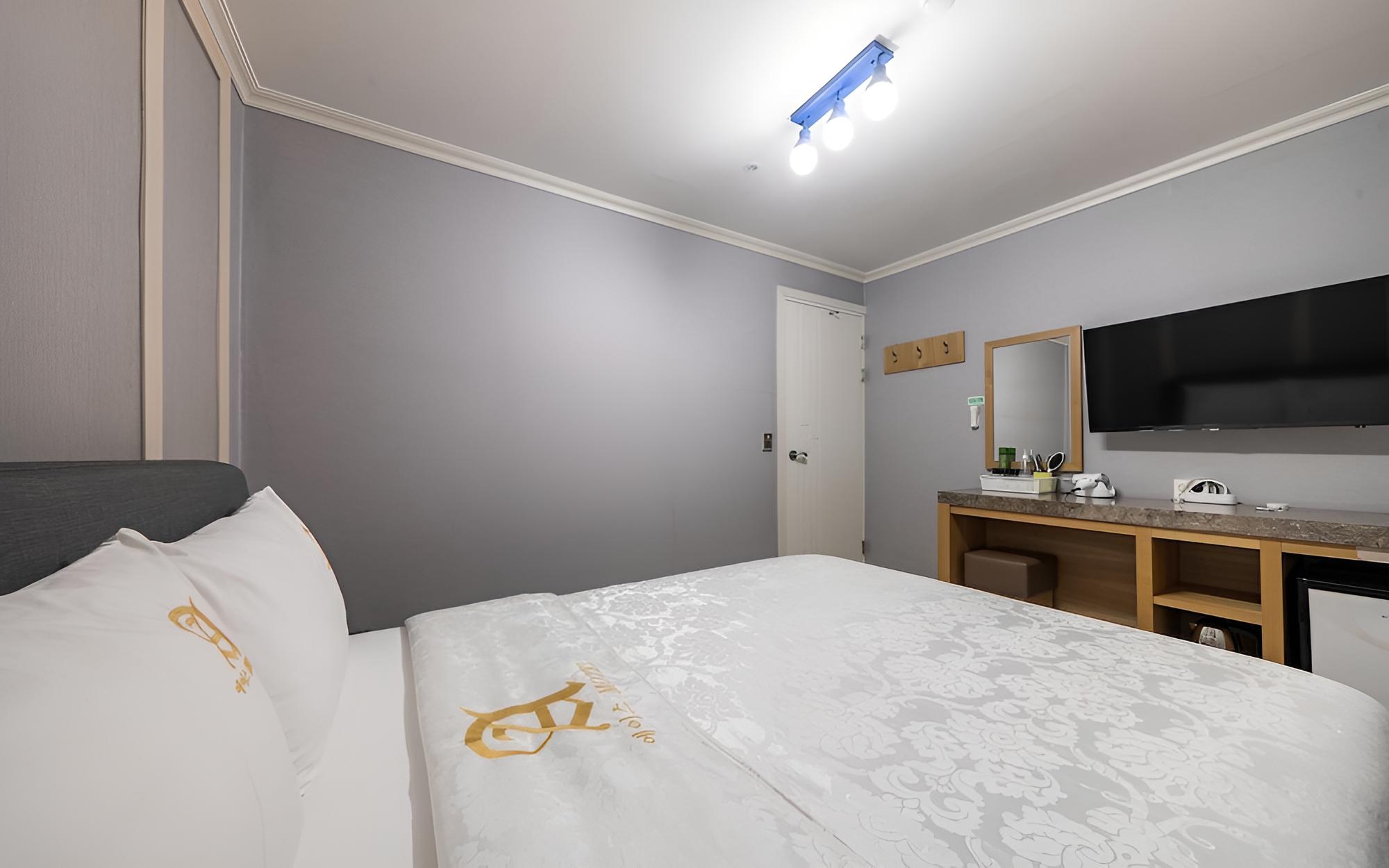 Room (Standard Room) - Photo 7