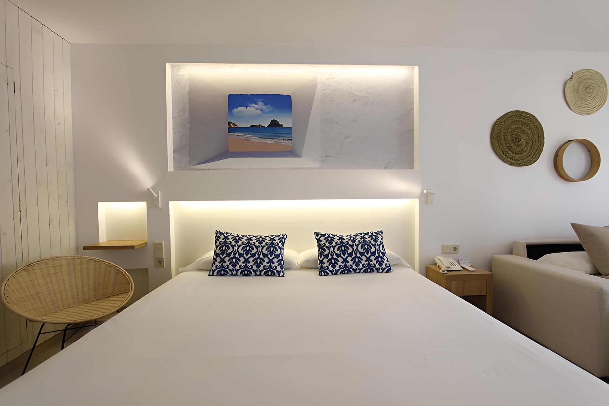 Standard Room, Balcony (Triple 2 adults + 1 child)