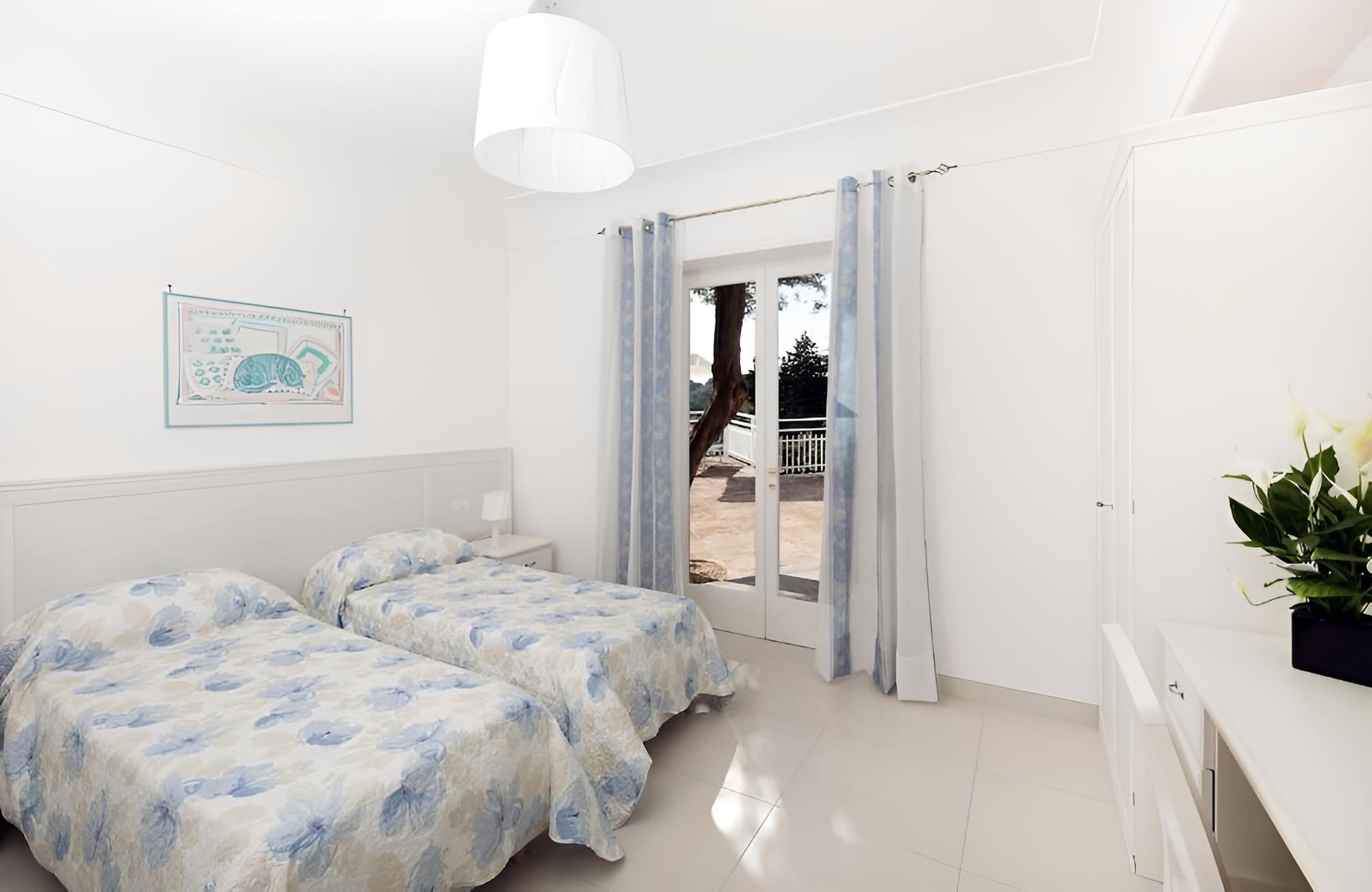 Double or Twin Room, Partial Sea View