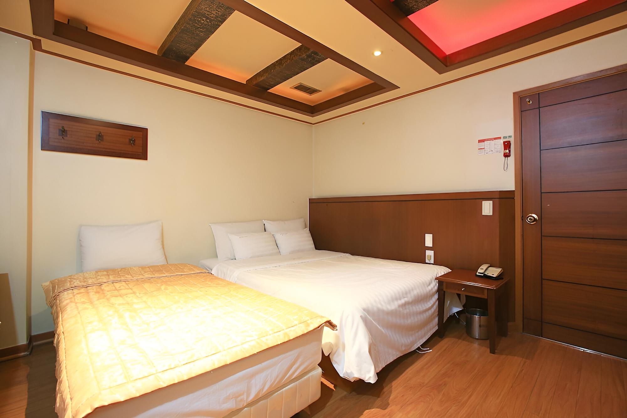 Room (Twin (no PC support)) - Photo 13