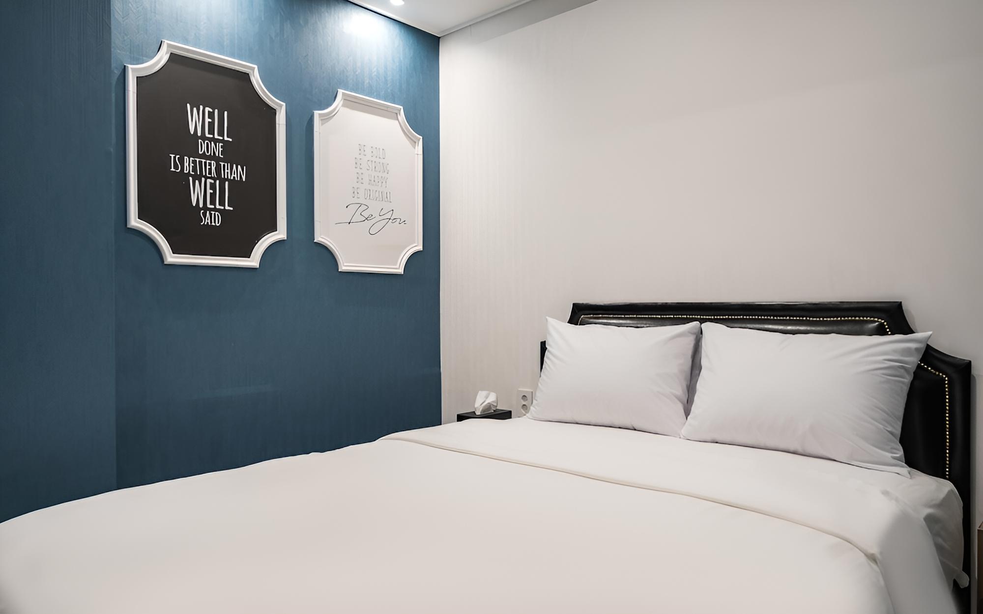 Room (Standard (TV))