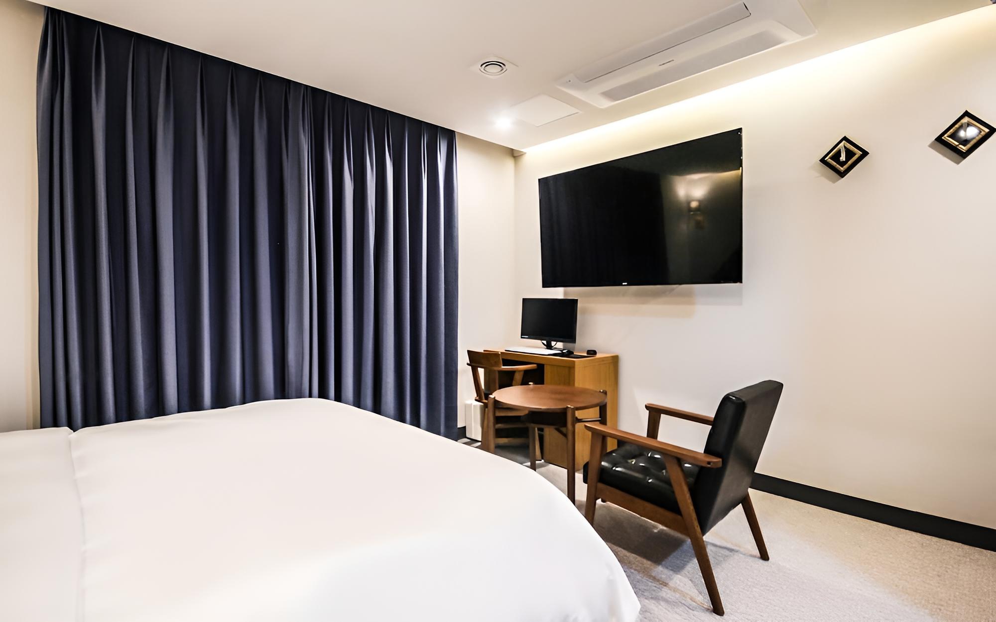 Room (Standard Room) - Photo 10