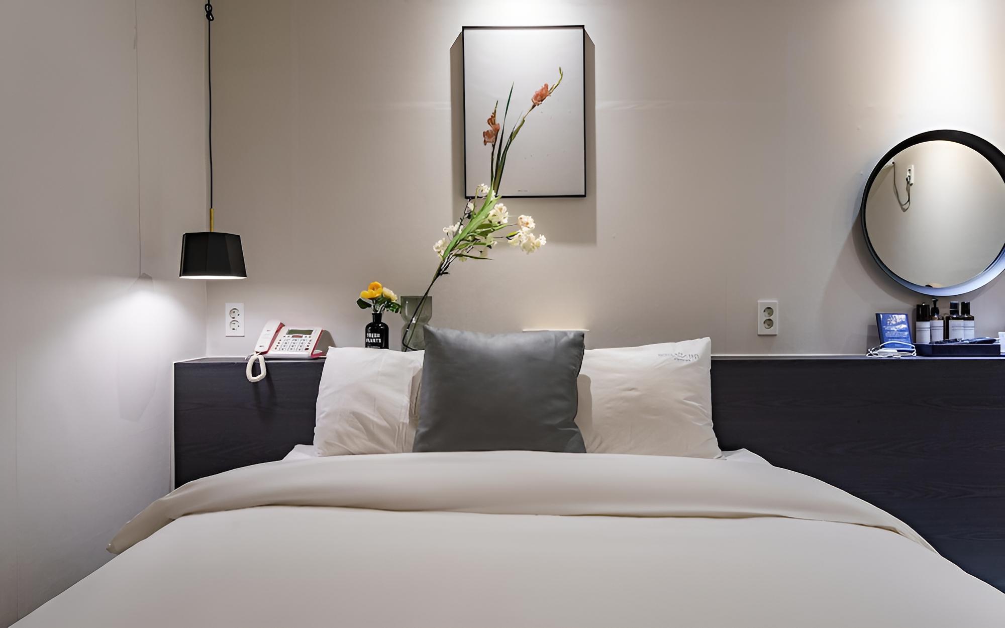 Room (VIP Massage Chair (Netflix Bathtub))