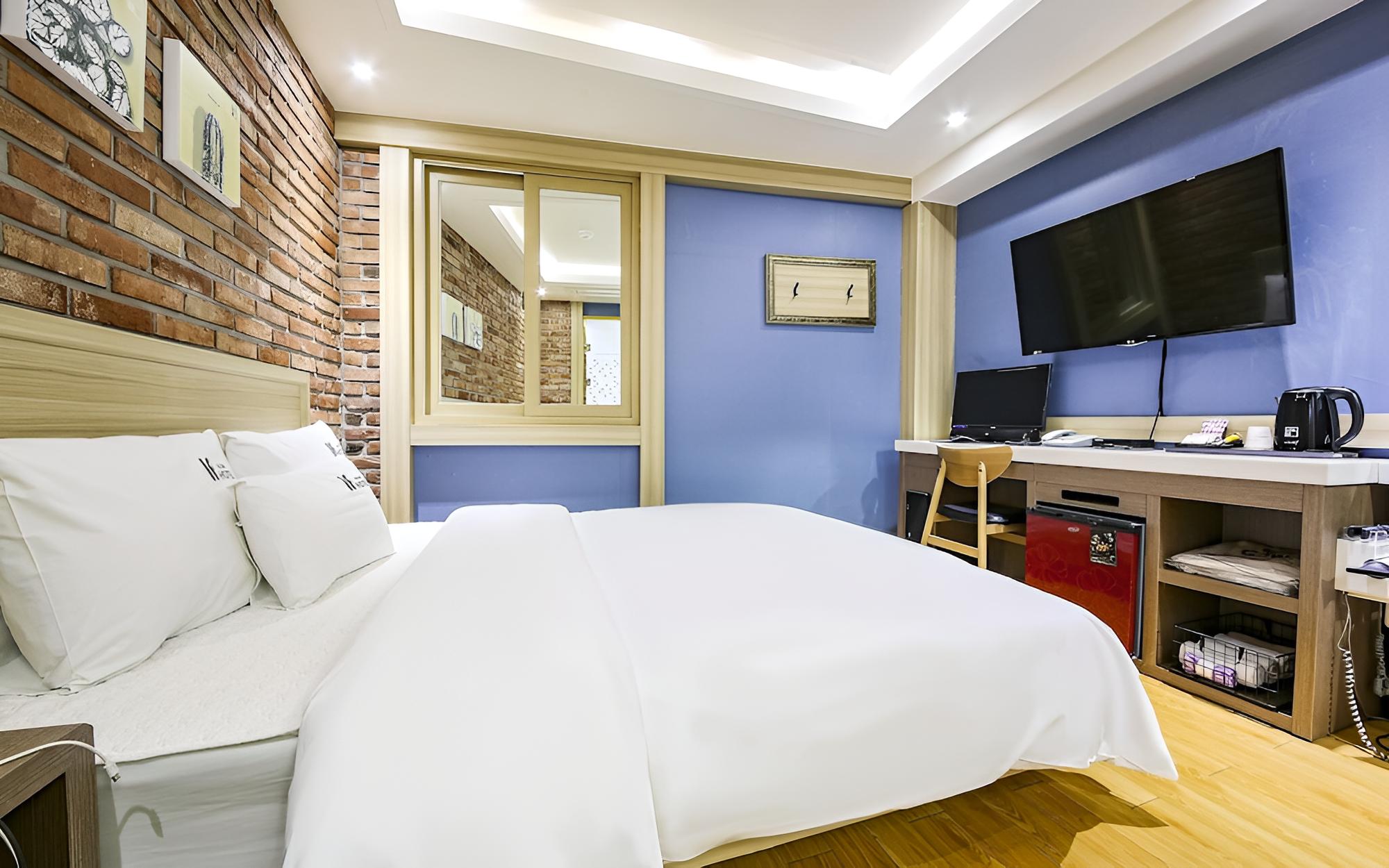 Room (Economy (OTT))