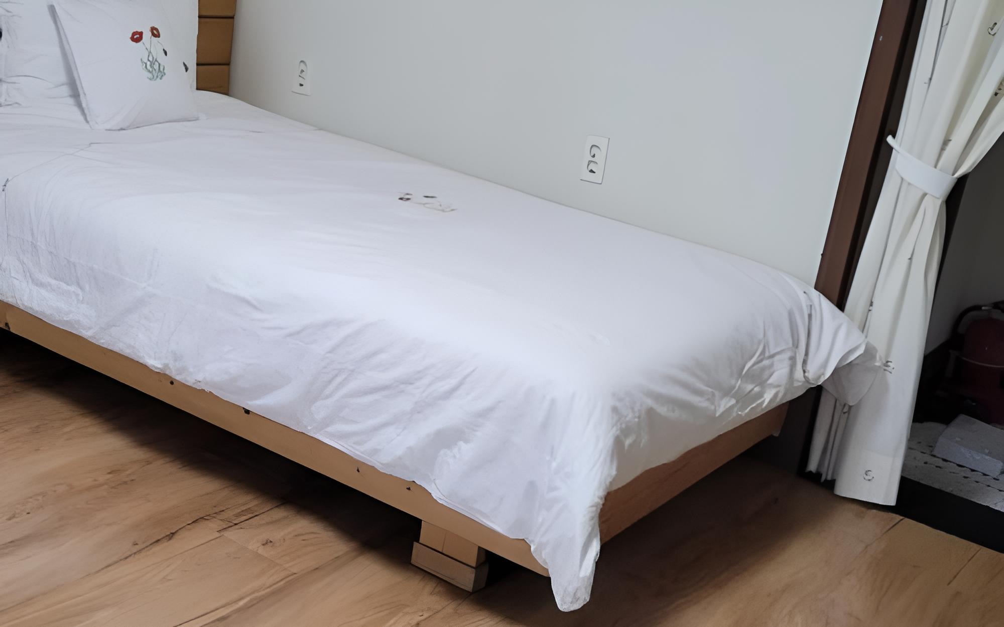 Room (Room 202-no-cooking)