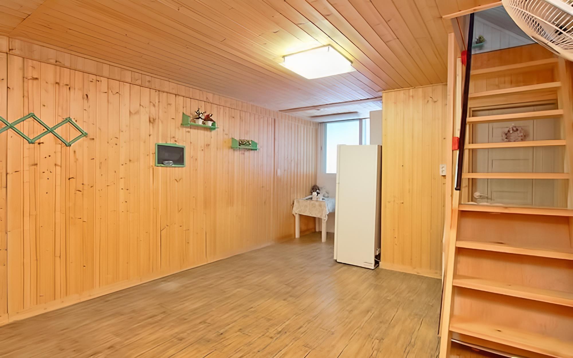 Room (Green Firefly) photo 3
