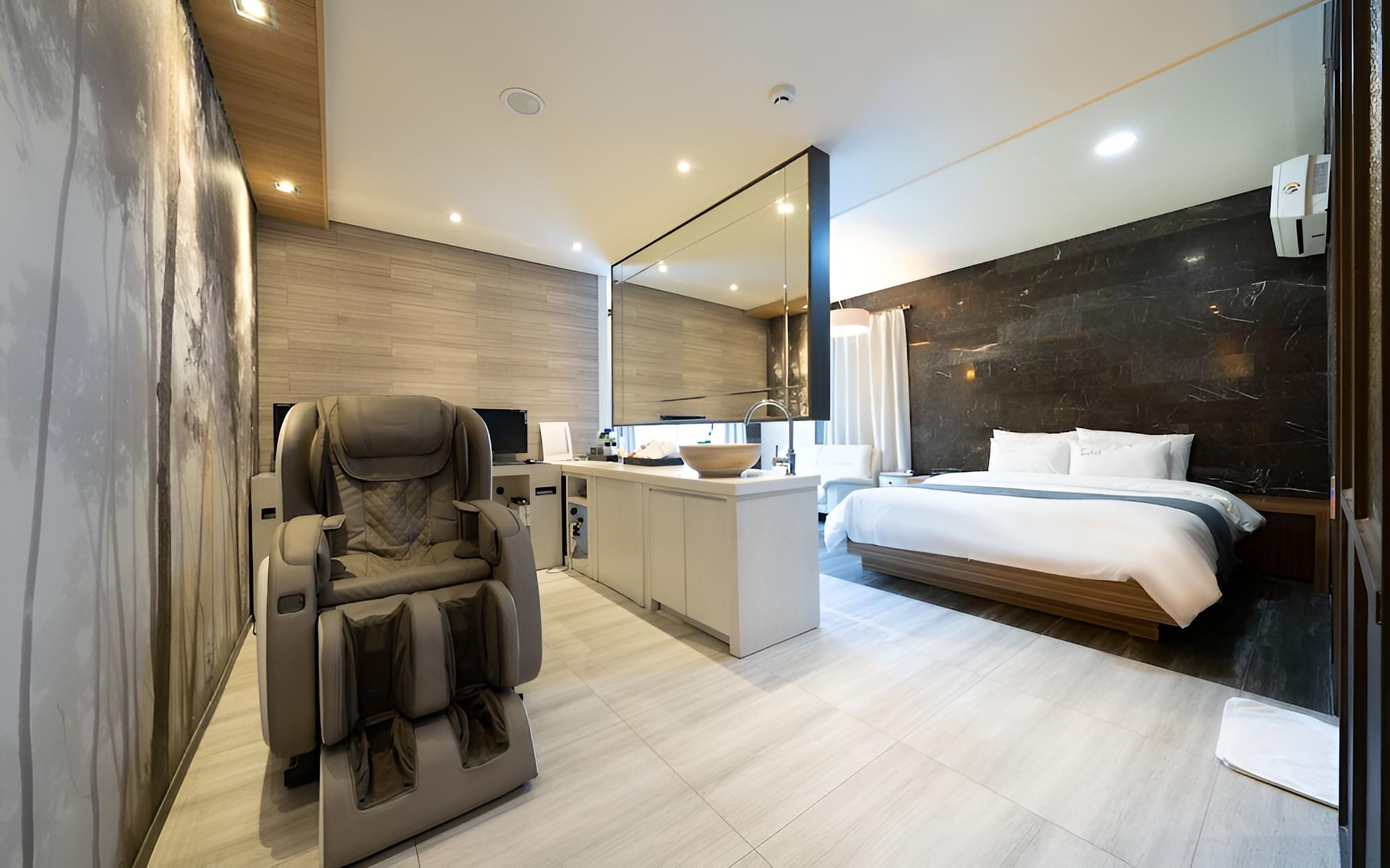 Room (Deluxe (2F Terrace/Massage Chair/Jett)