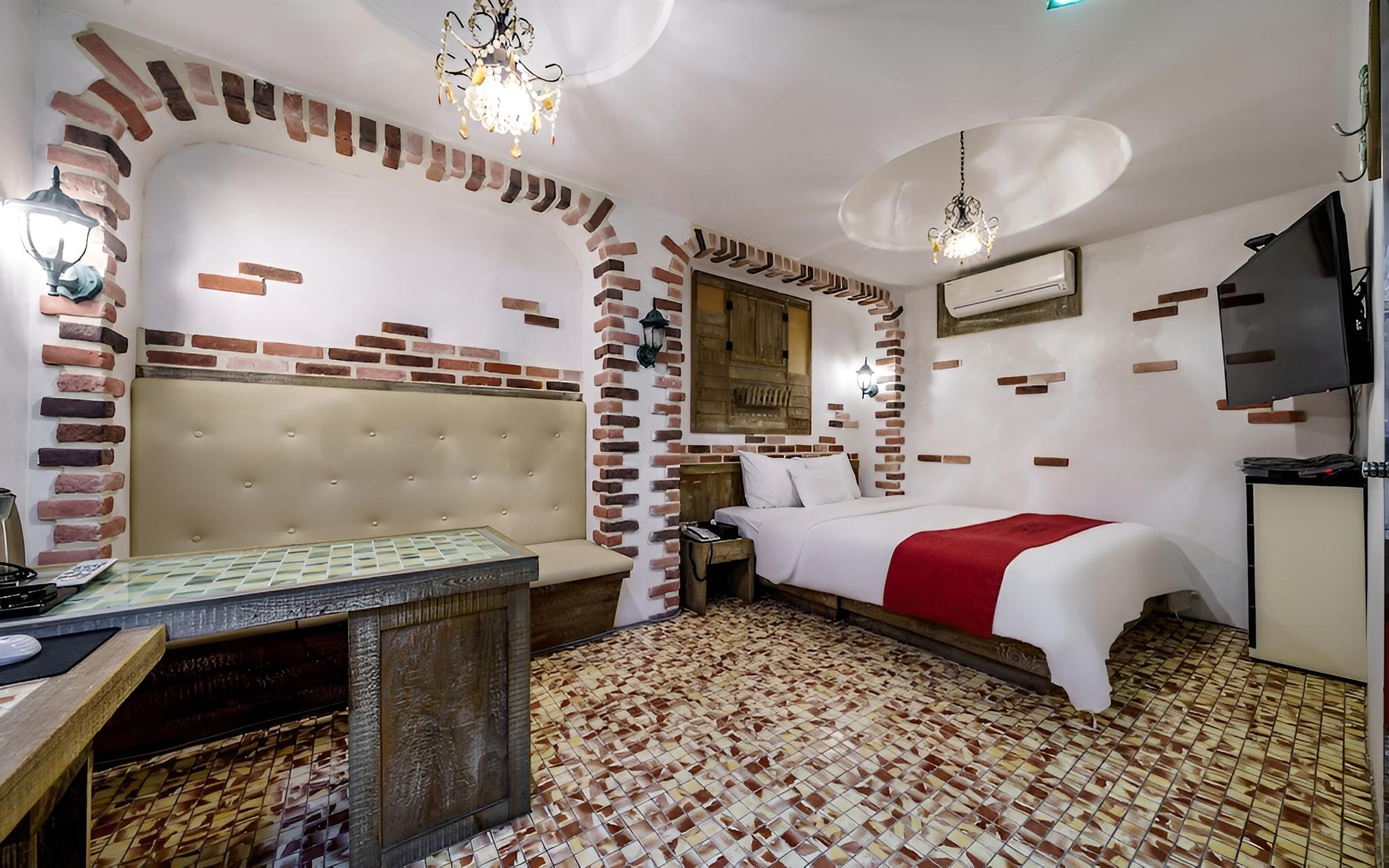 Room (Special Room (Must Inquire In-advance)