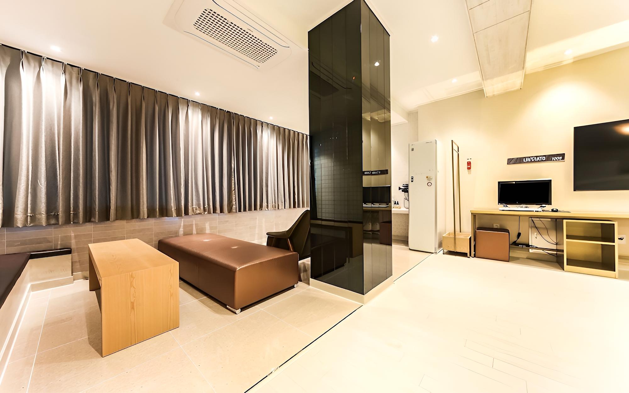 Room (Residence) - Photo 3
