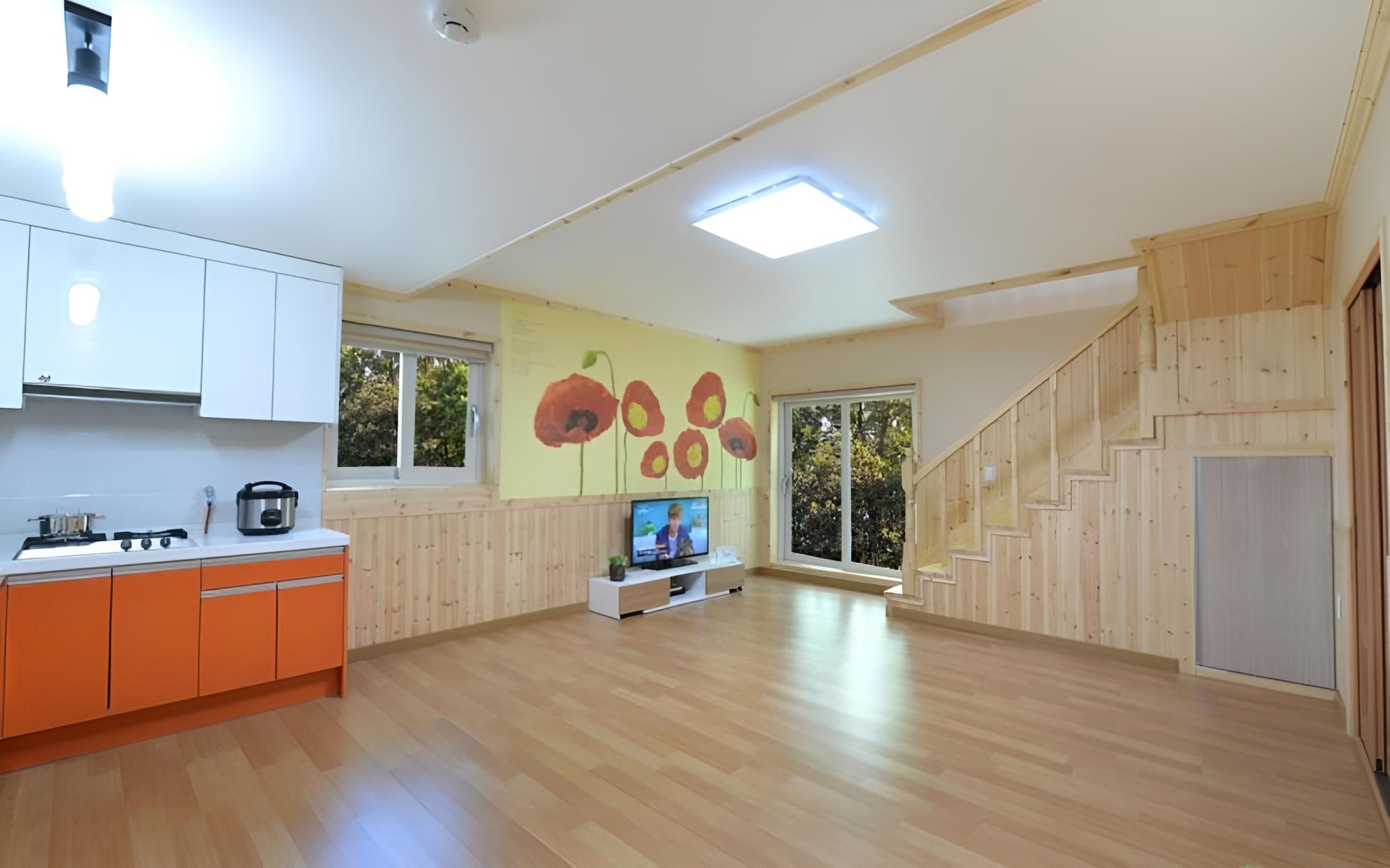 Room (Room 105 Orange)