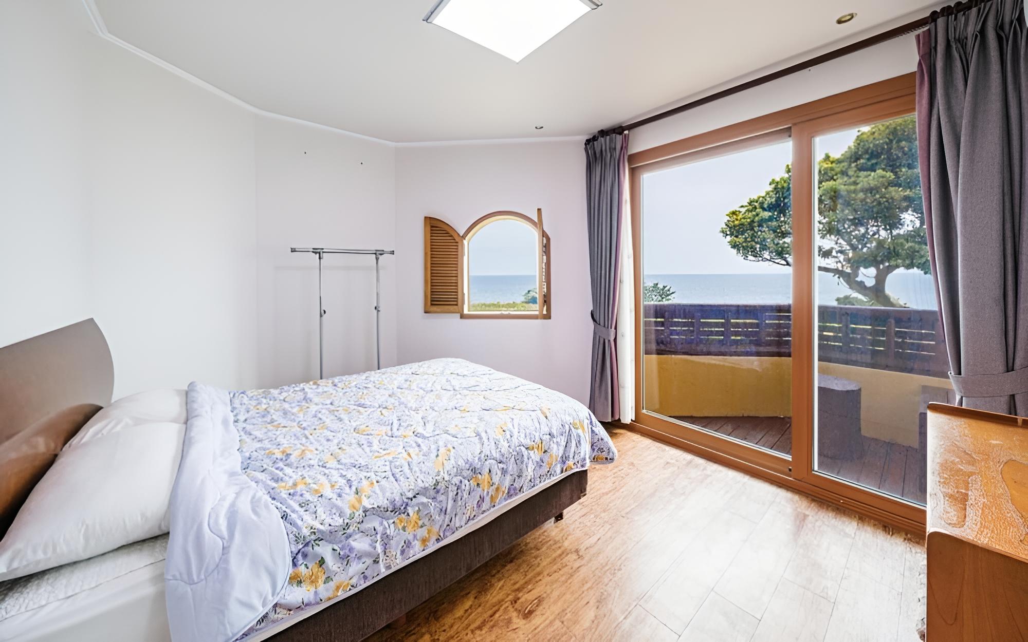Room (Suite Room (Random Assignment Ocean V)