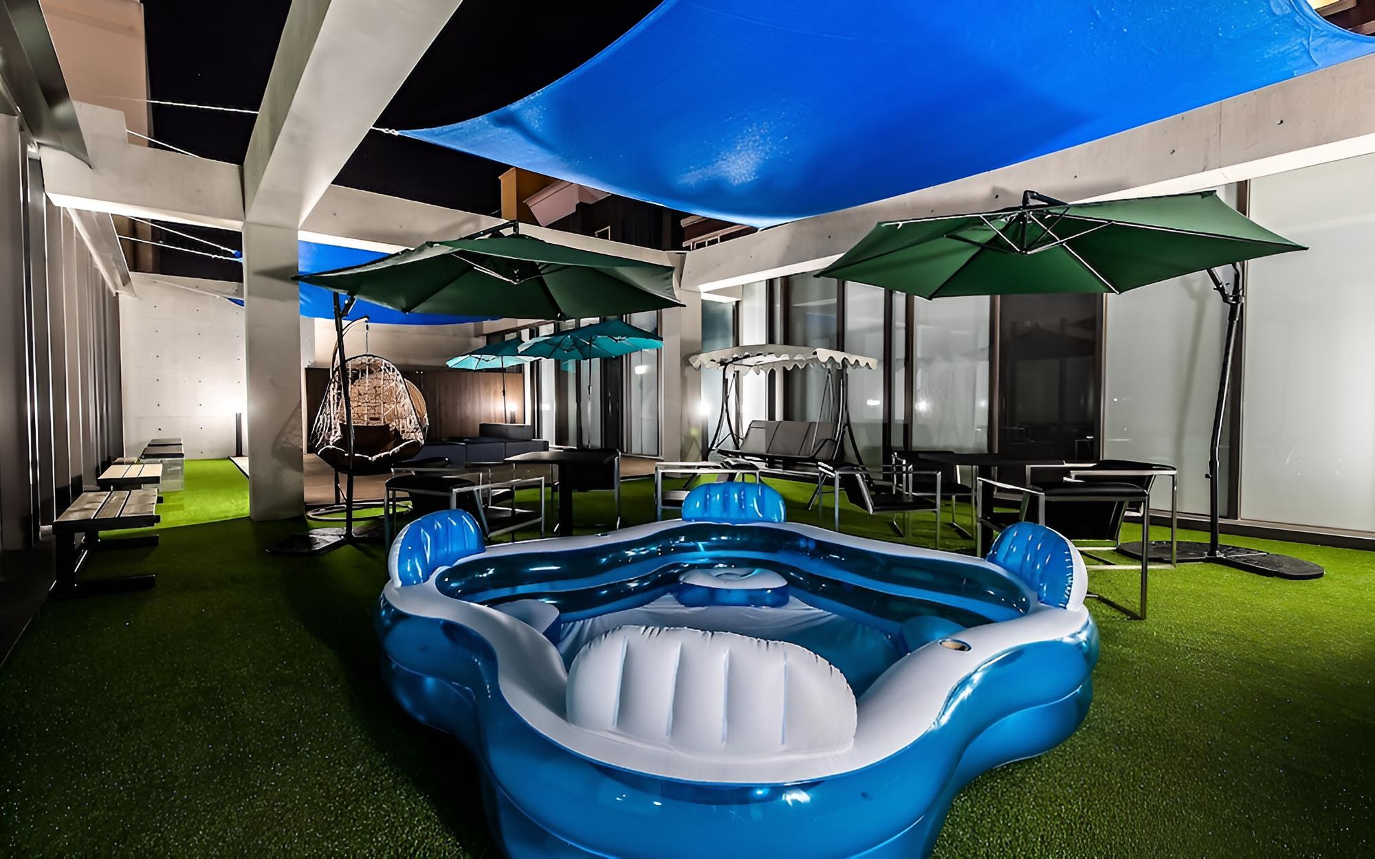 Room (Outdoor Terrace Spa Room (4 Person / )
