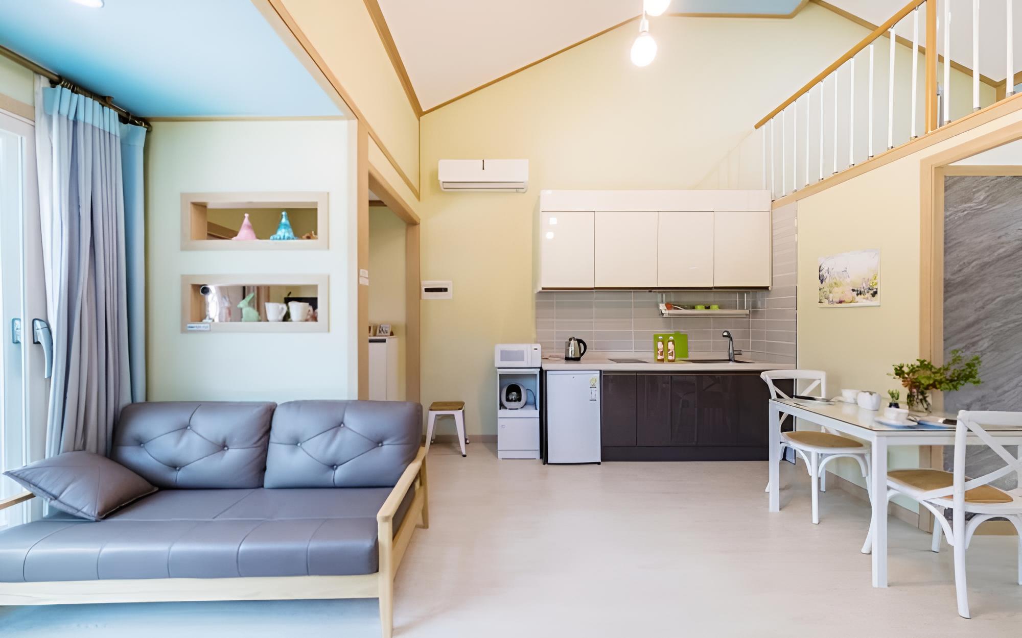 Room (The Green (Duplex))