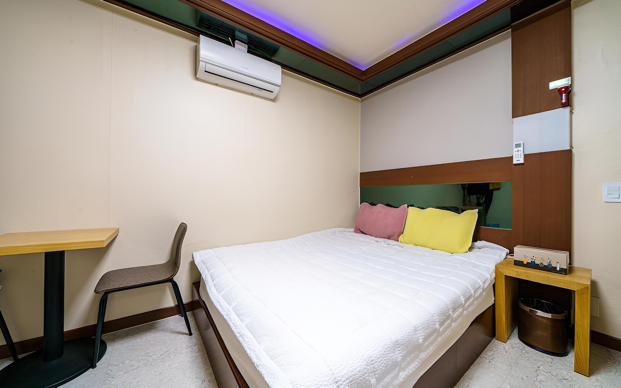 Room (Standard Room)