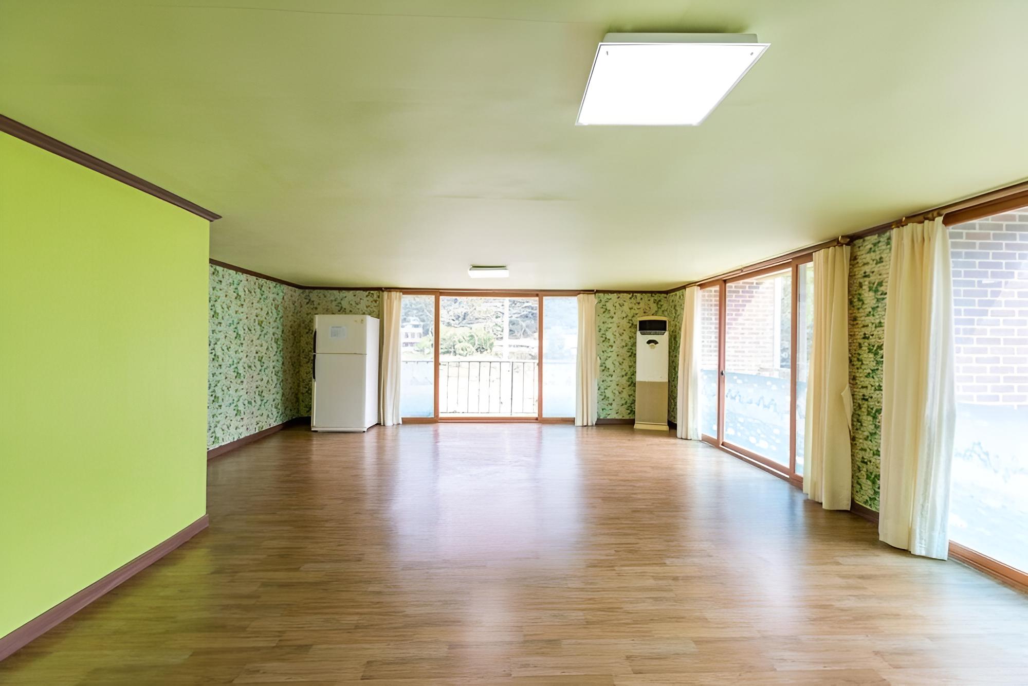 Room (202+203)