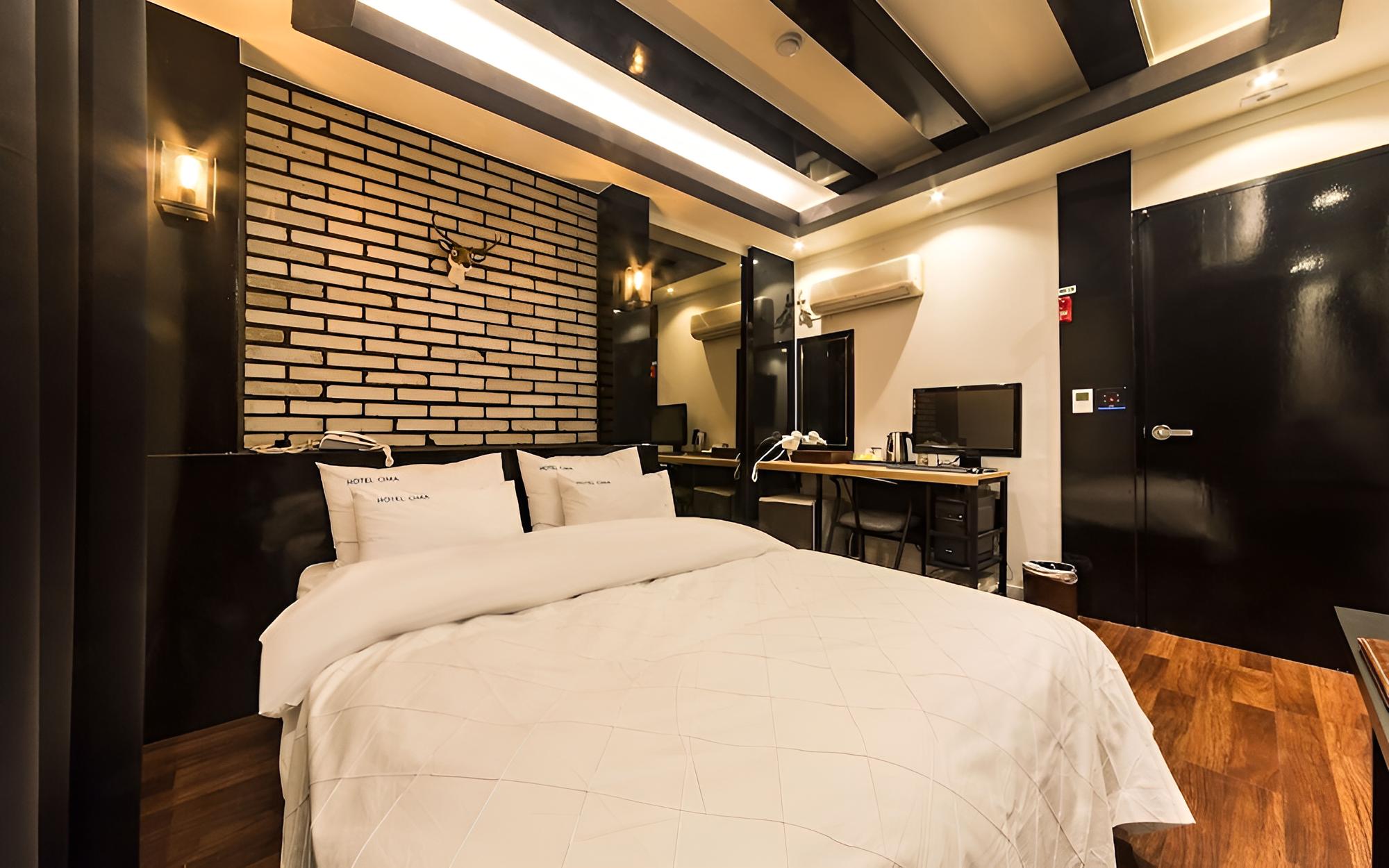 Room (General room (walking only Netflix Wa) - Photo 1