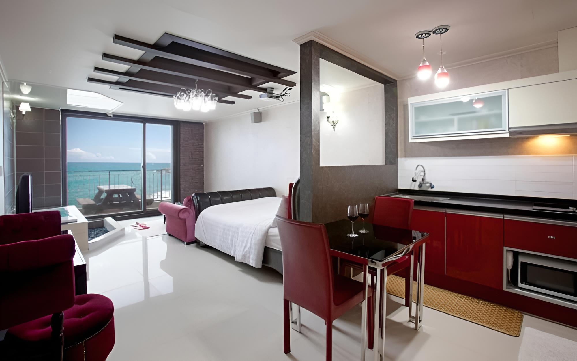 Room (Beach 005)