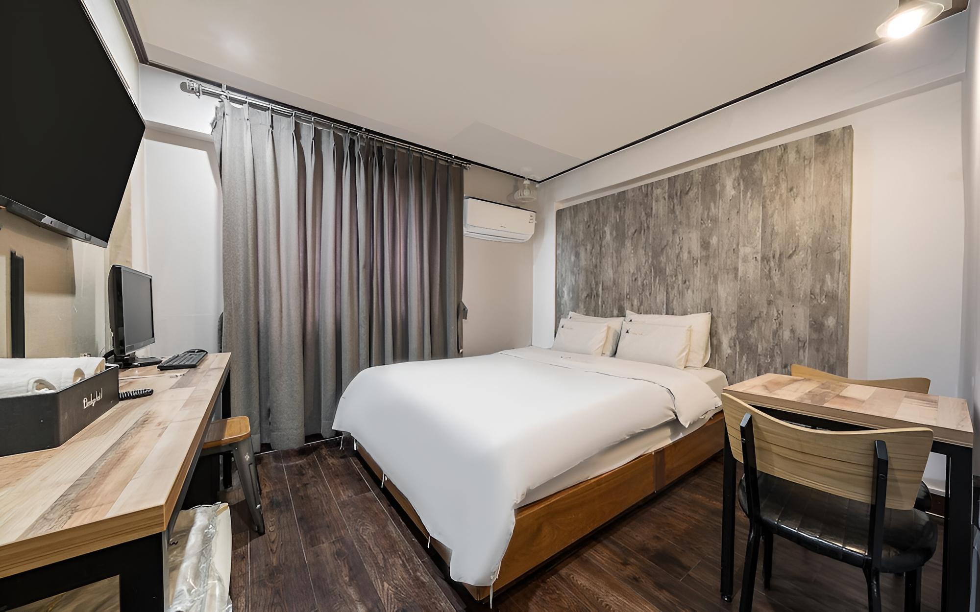 Room (Standard Mini (randomly assigned avai)