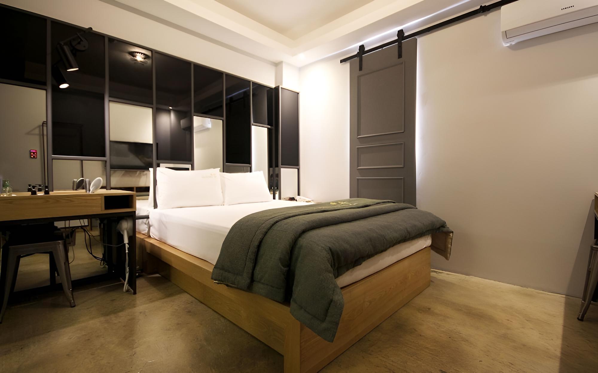 Room (Deluxe room)