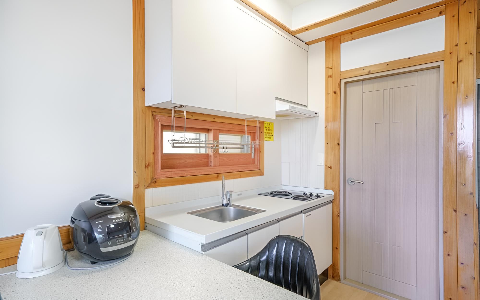 Room (Haedong 202 (ocean view)) - Photo 7