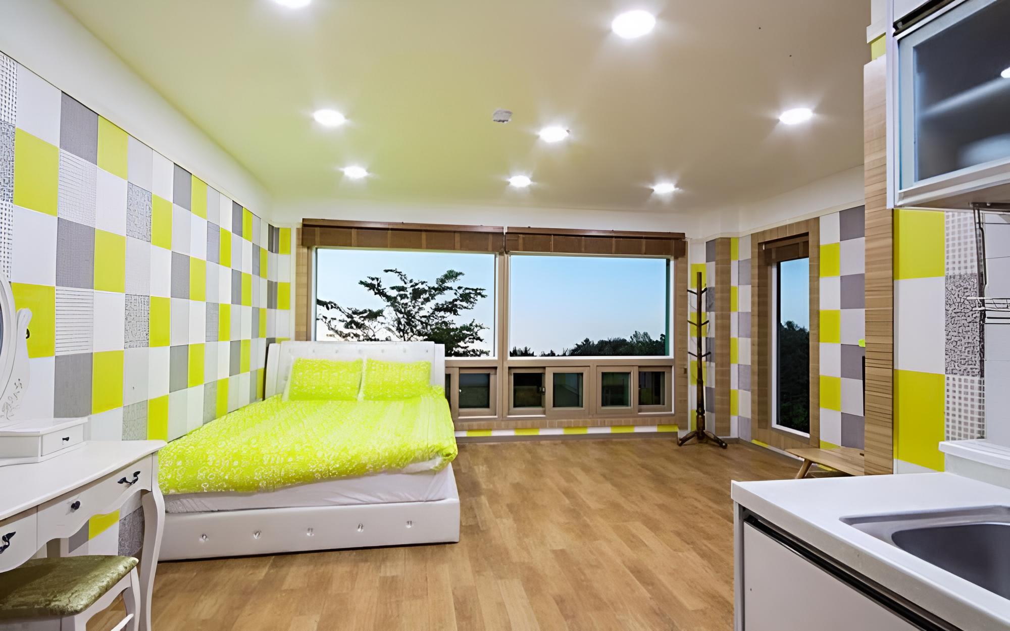Room (Room Story 203)