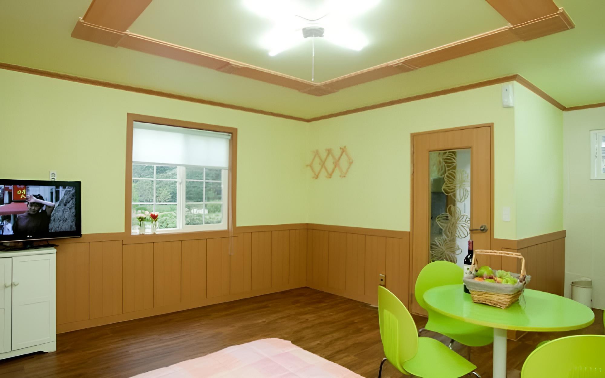 Room (Jupiter) - Photo 2