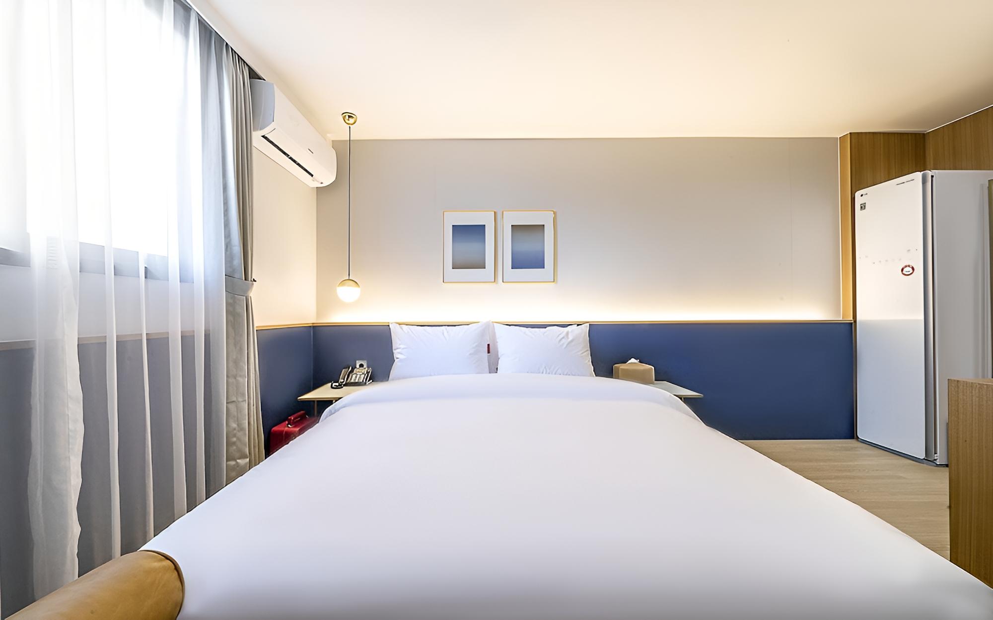 Room (VIP Double (with styler Netflix avail) - Photo 3