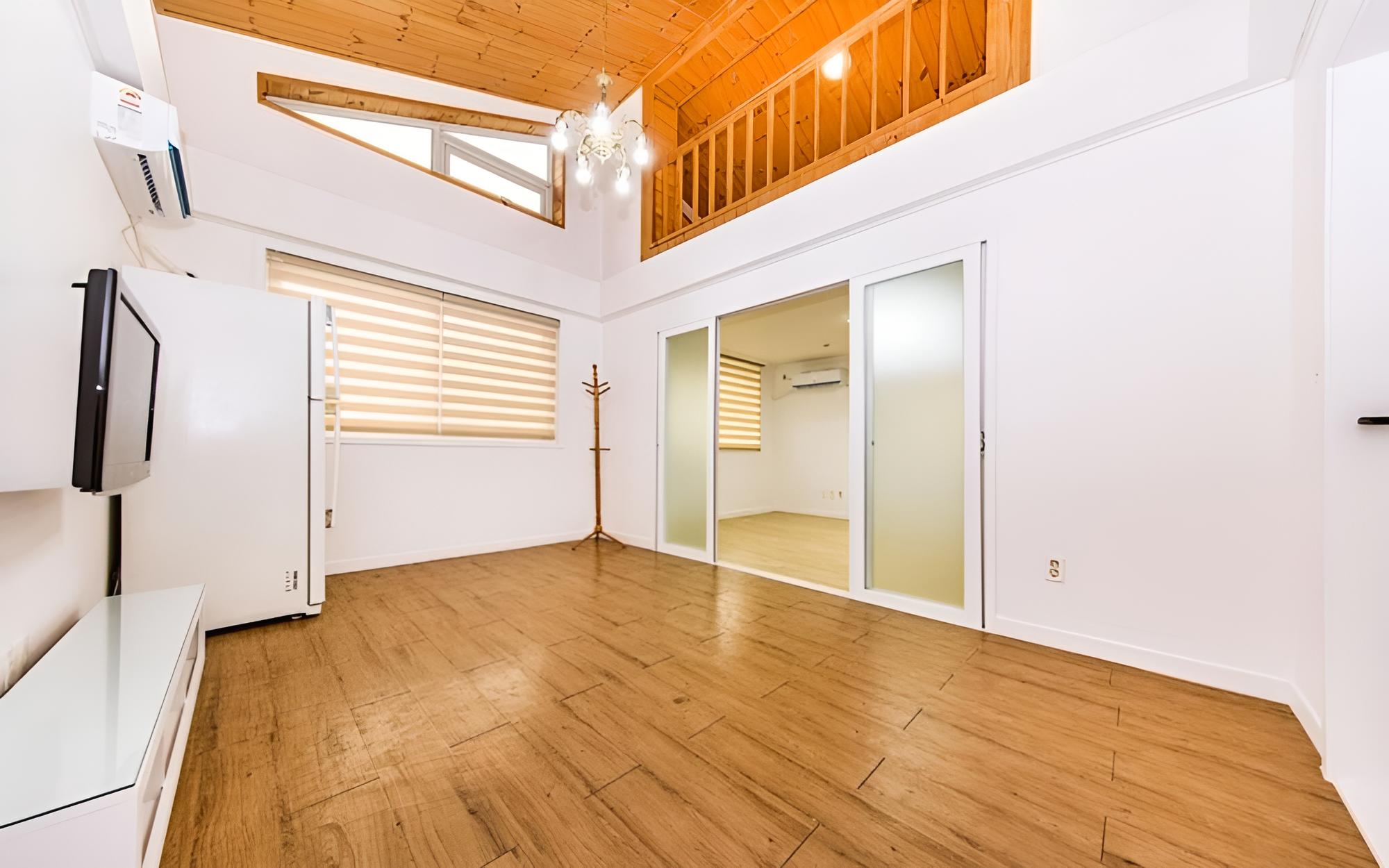 Room (Ocean View Room 2nd Floor 302)