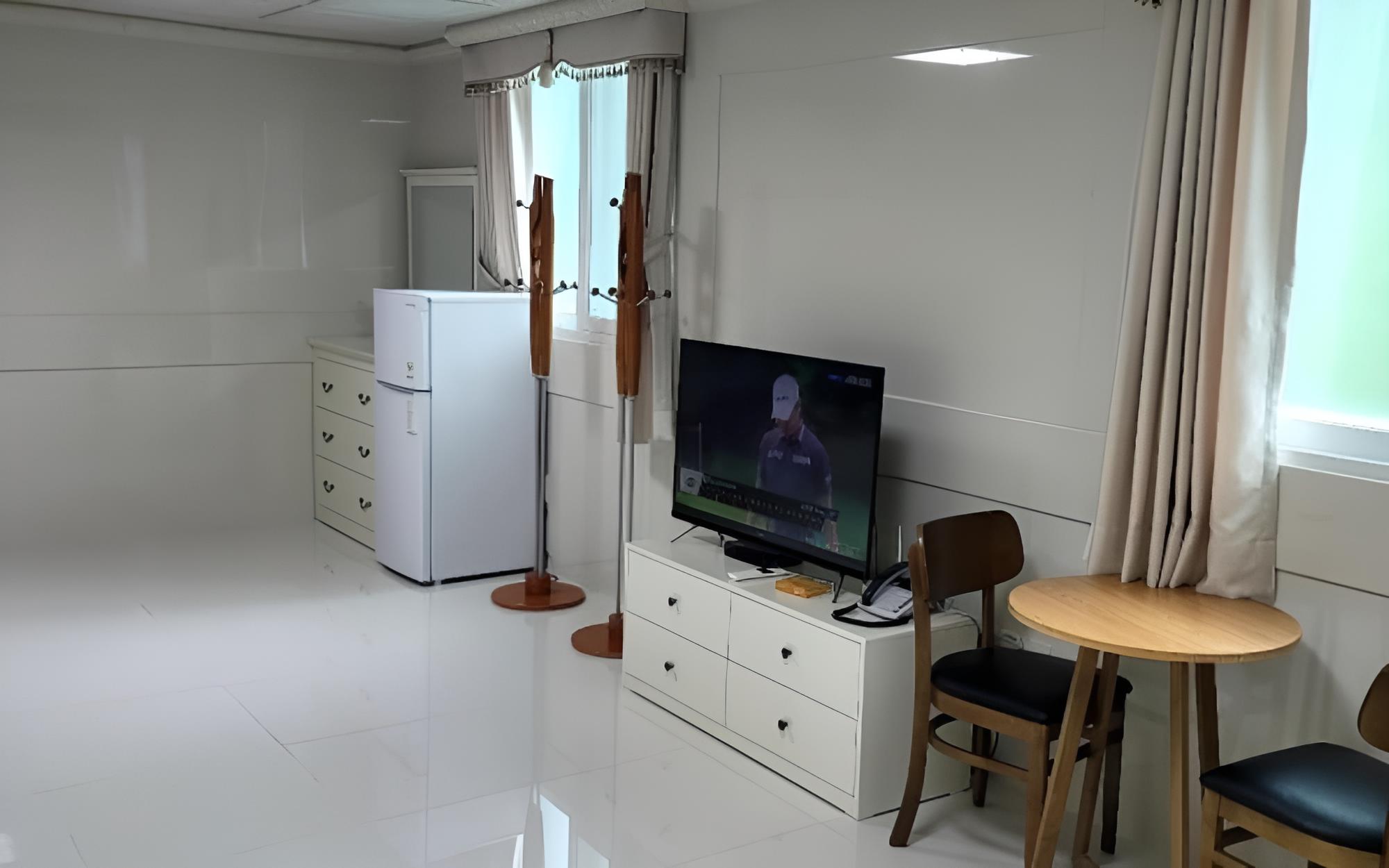 Room (Room 203 (Cookable))