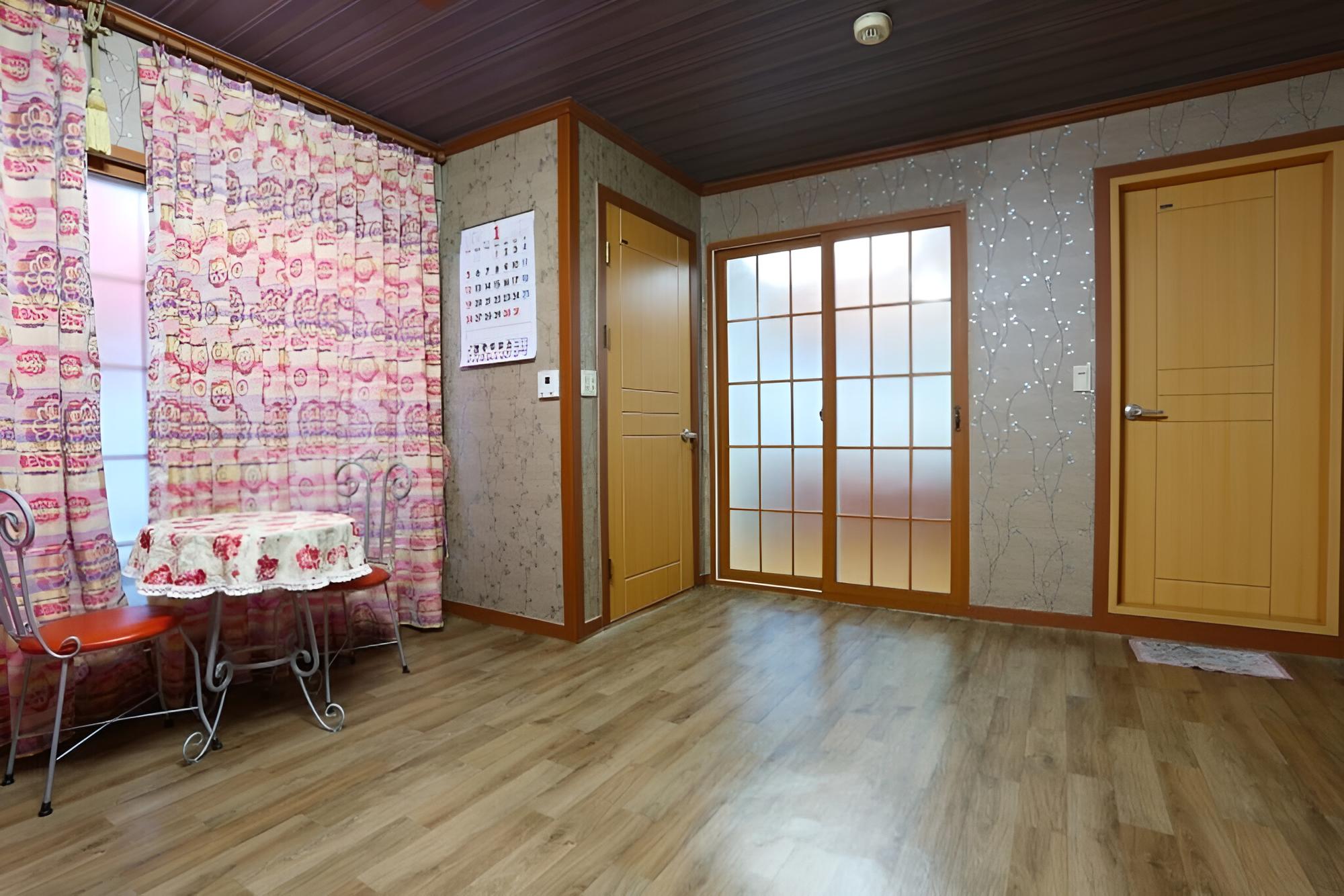 Room (Andromeda)