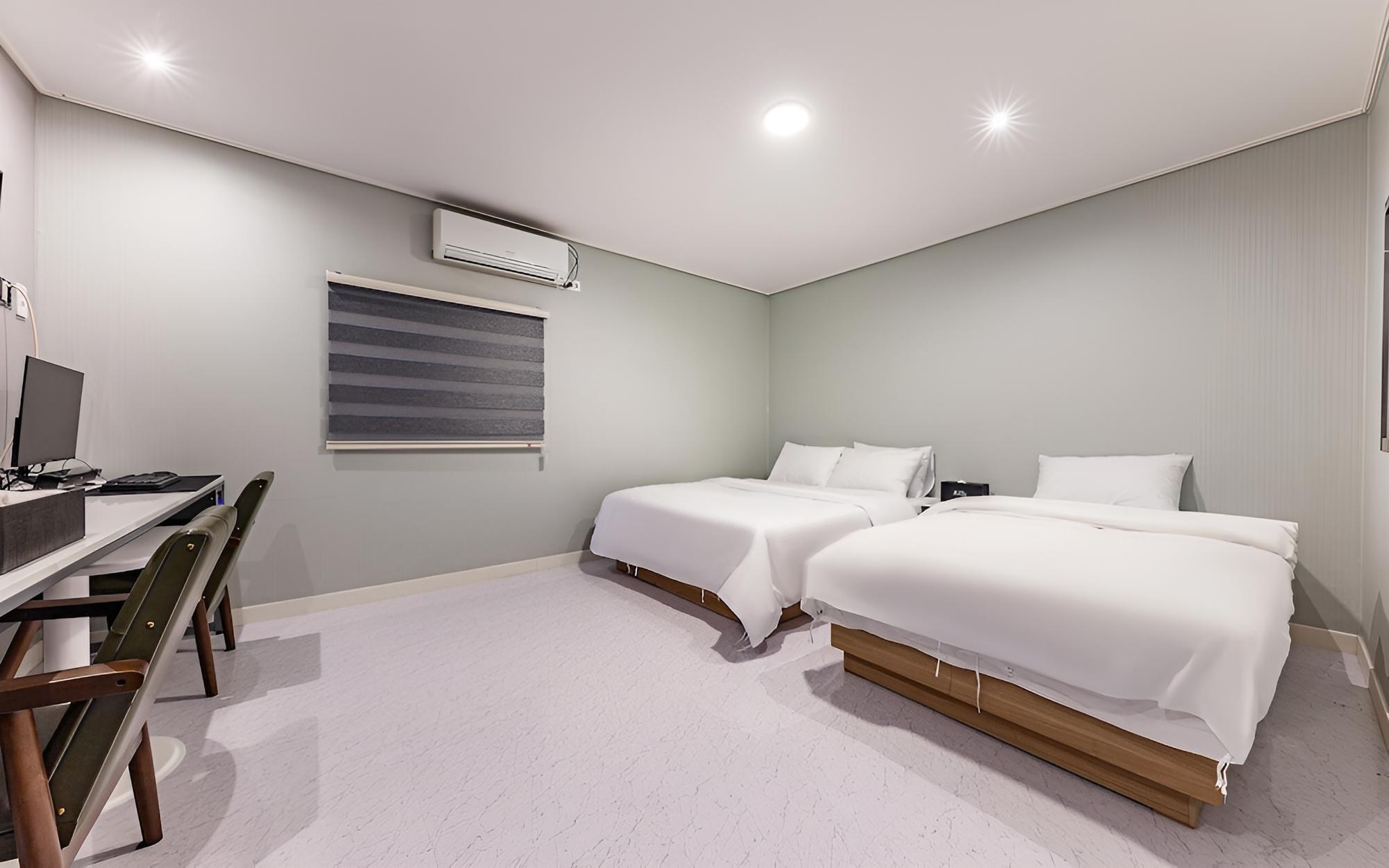 Room (Twin - Random assignment (twin bed 65)