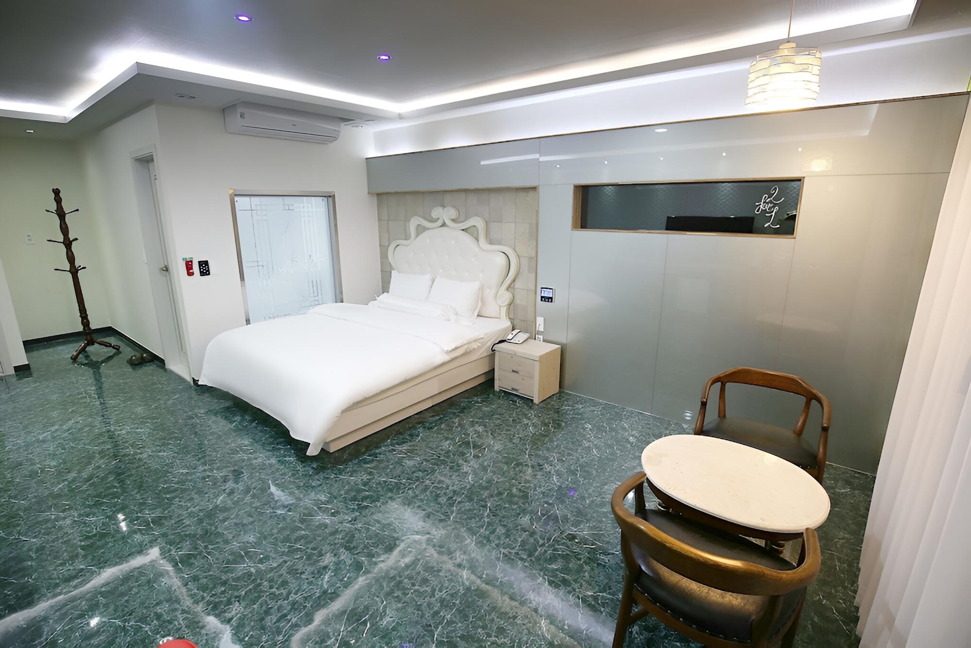 Room (Standard Room (Free breakfast)) - Photo 6