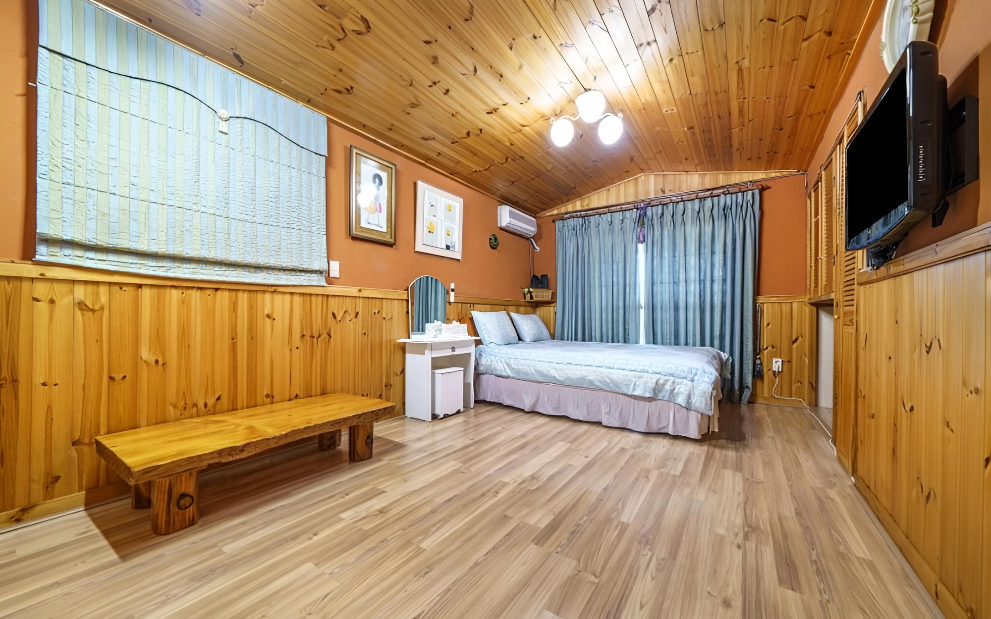 Room (Merak)
