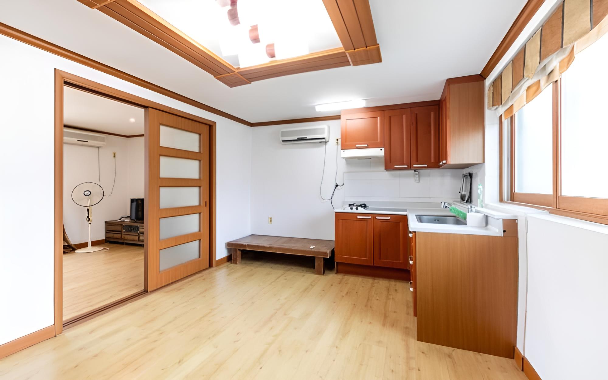 Room (Building A-302)
