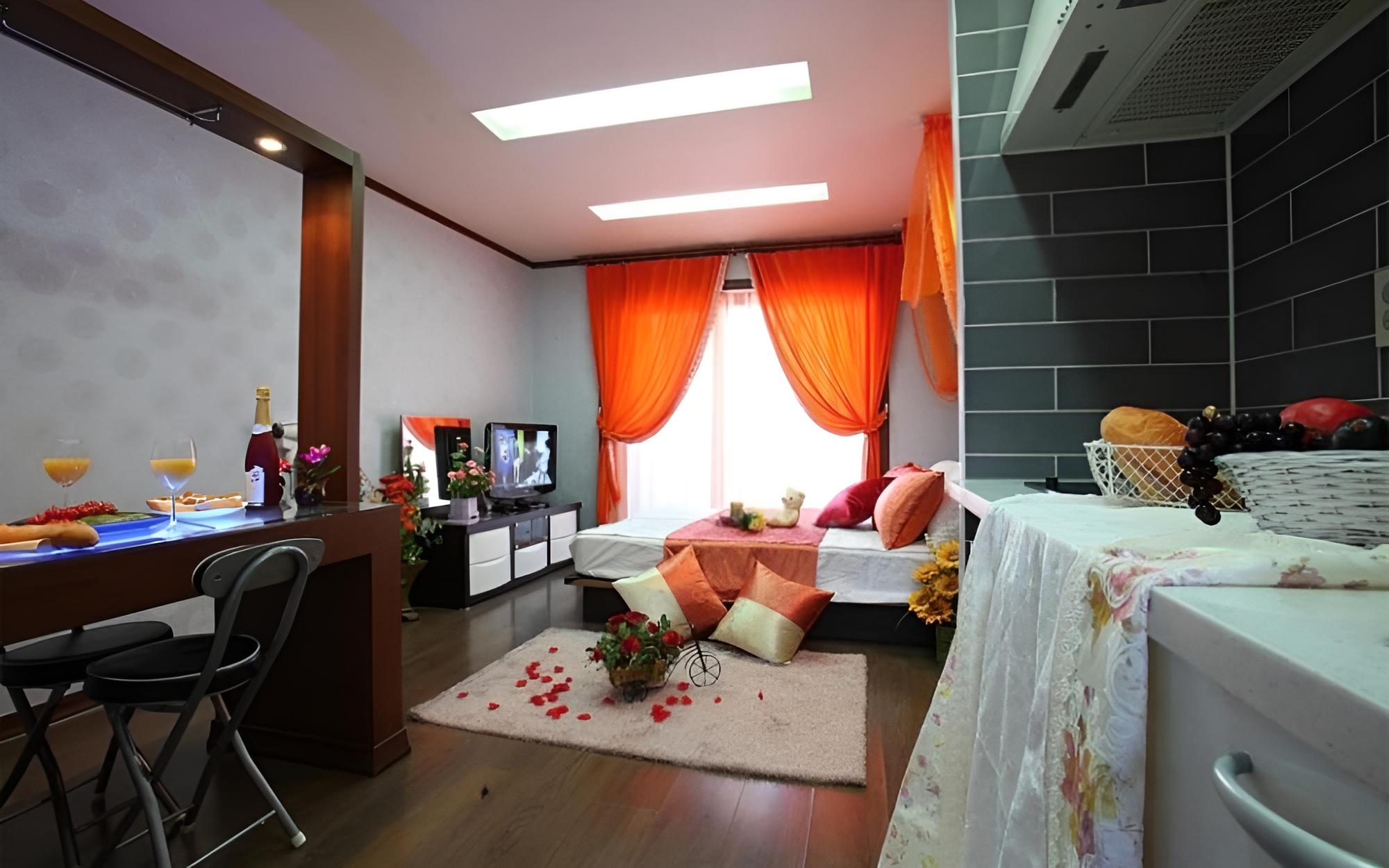 Room (Garam)
