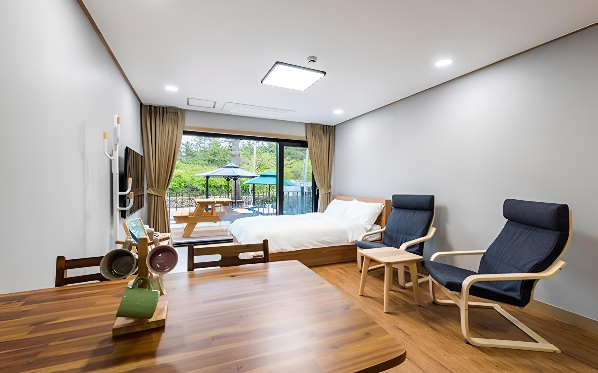 Room (Standard room)