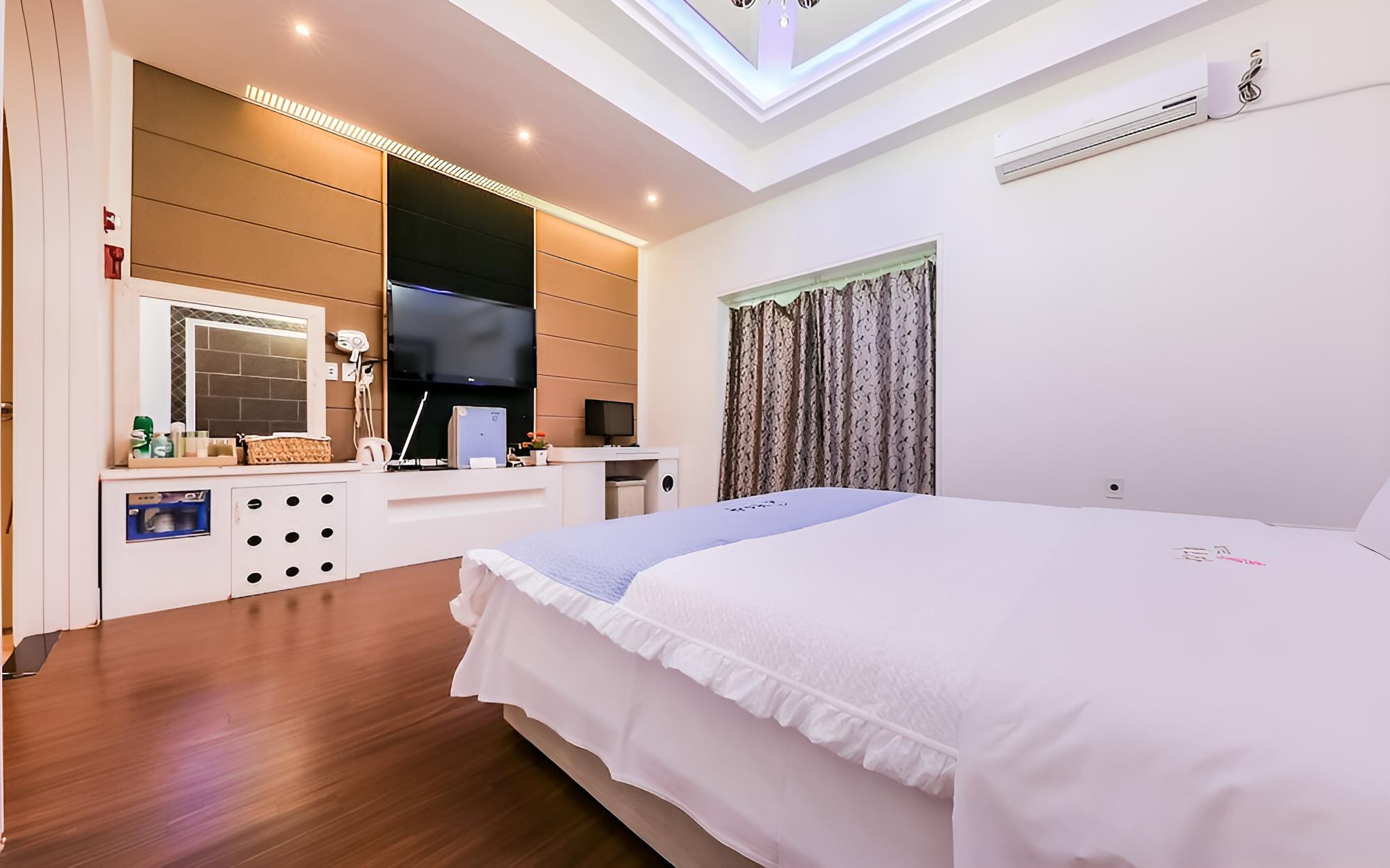 Room (Drive-in Standard - Disinfected (You )