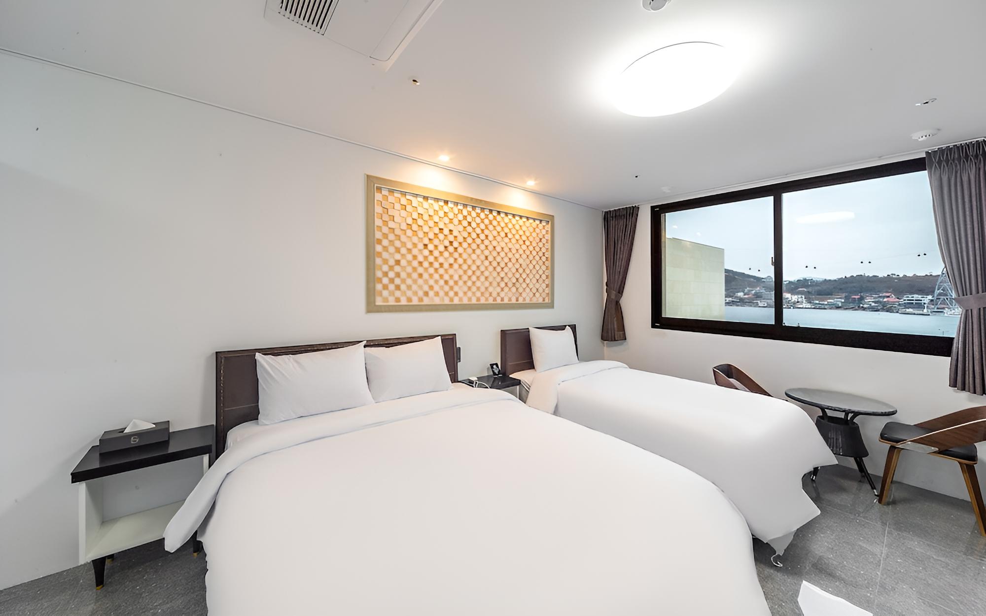 Room (Deluxe Twin (Ocean View Double + Sing)