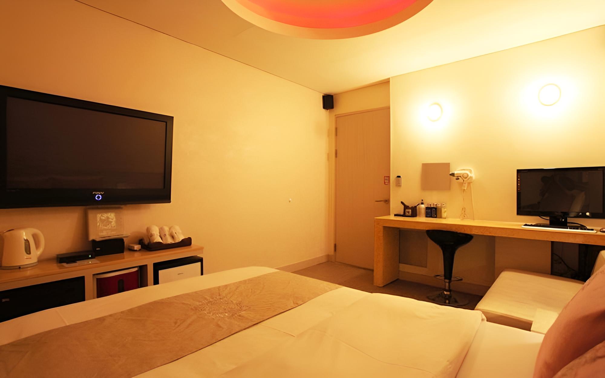Room (Night hour room)