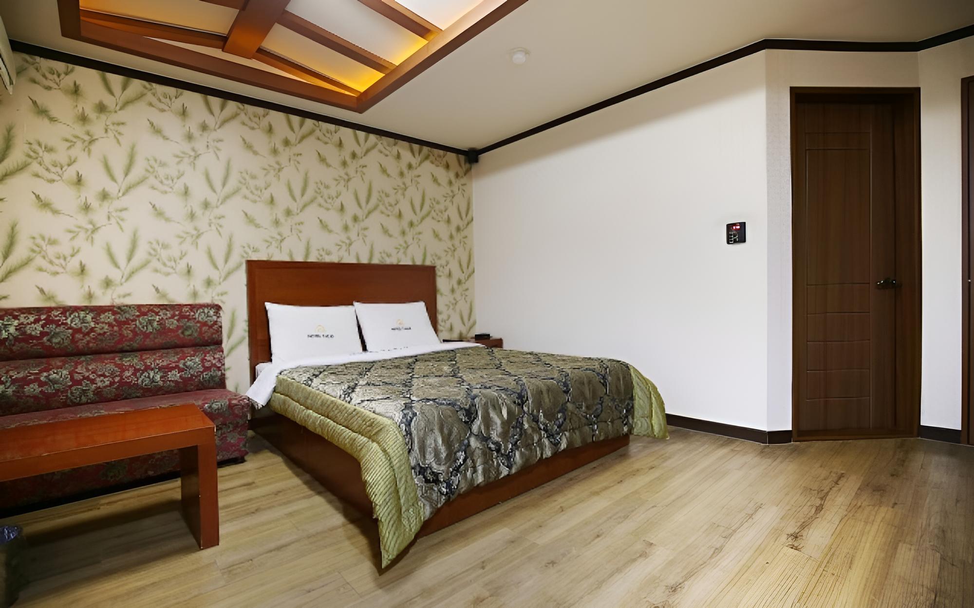 Room (Standard Room) - Photo 2