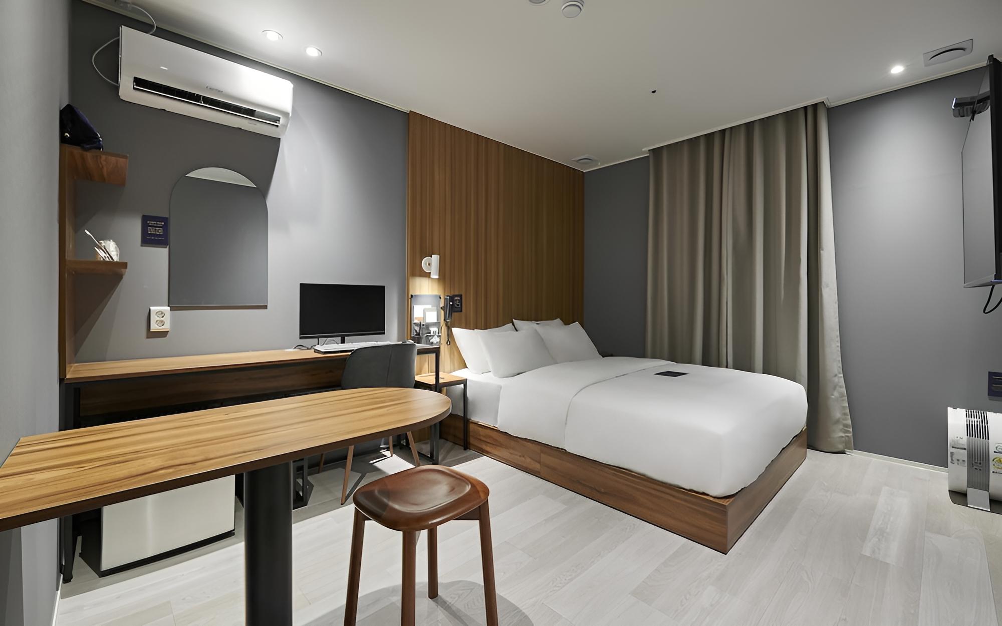 Room (Deluxe (OTT 1PC Queen Bed))